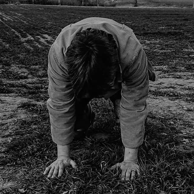 Postura della prima pantomima dei tre facchini. Coreografia per la scultura teatrale "Il pinguino" di Dario Bellini Foto